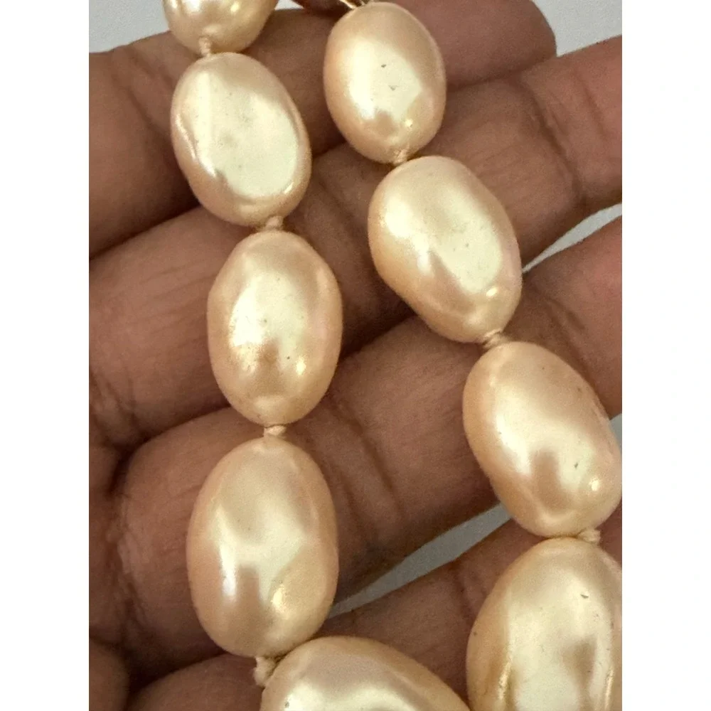 Monet Imitation Pearl Bracelet 6.5 in Cream  Baroque Style Gold Tone  Ball Clasp